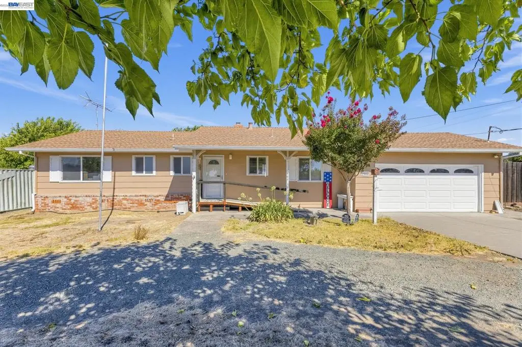 Single Family Residence for sale at 2904 Dale Ave, Sonoma, CA featuring 3 beds and 2 baths