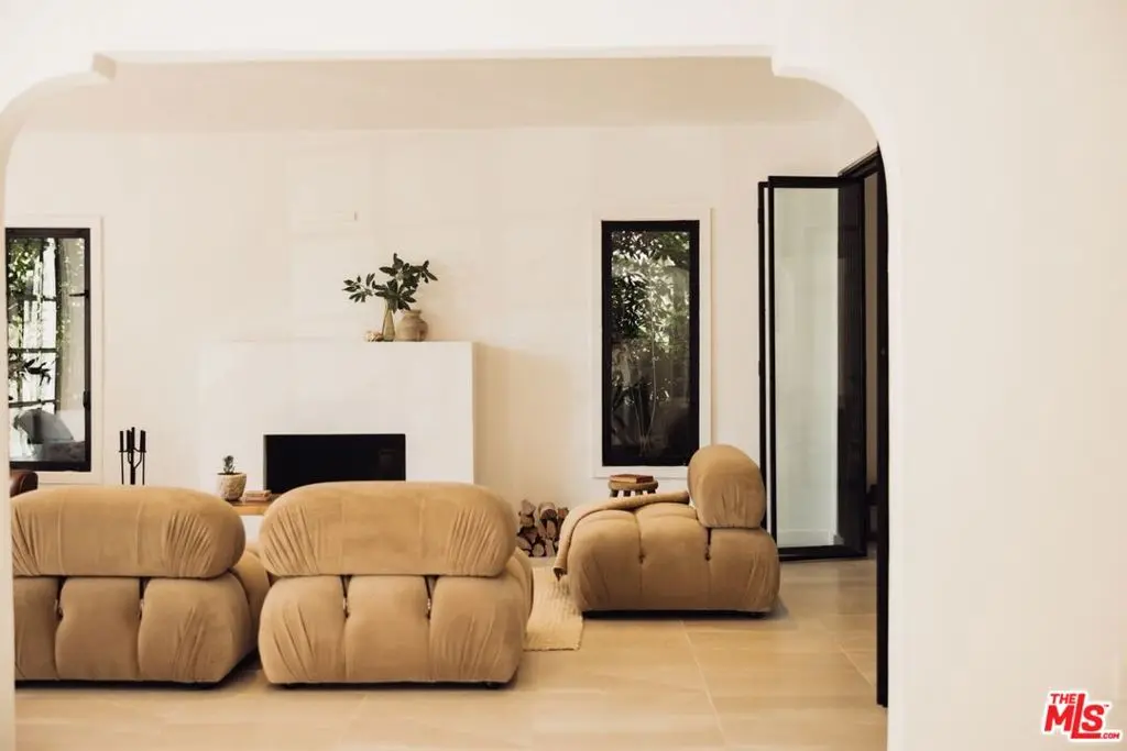 Single Family Residence for rent at 517 N SWEETZER Avenue, West Hollywood, CA featuring 2 beds and 2 baths