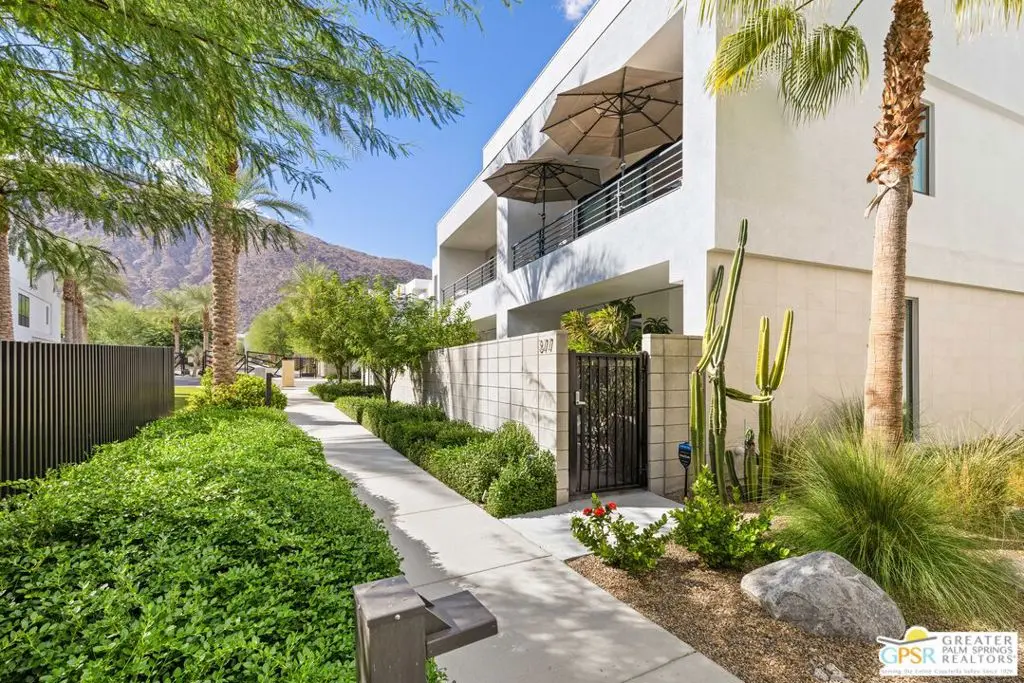 Condominium for rent at 377 Huddle Springs Way, Palm Springs, CA featuring 2 beds and 3 baths
