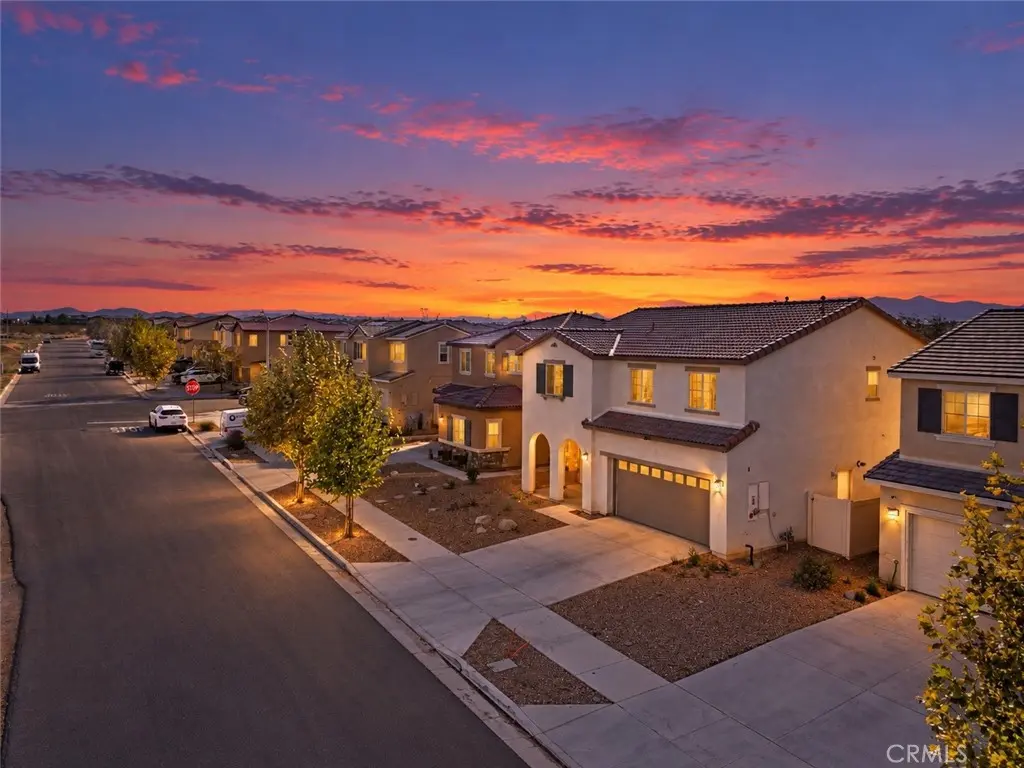 Single Family Residence for sale at 10824 Quarter Horse, Hesperia, CA featuring 3 beds and 3 baths