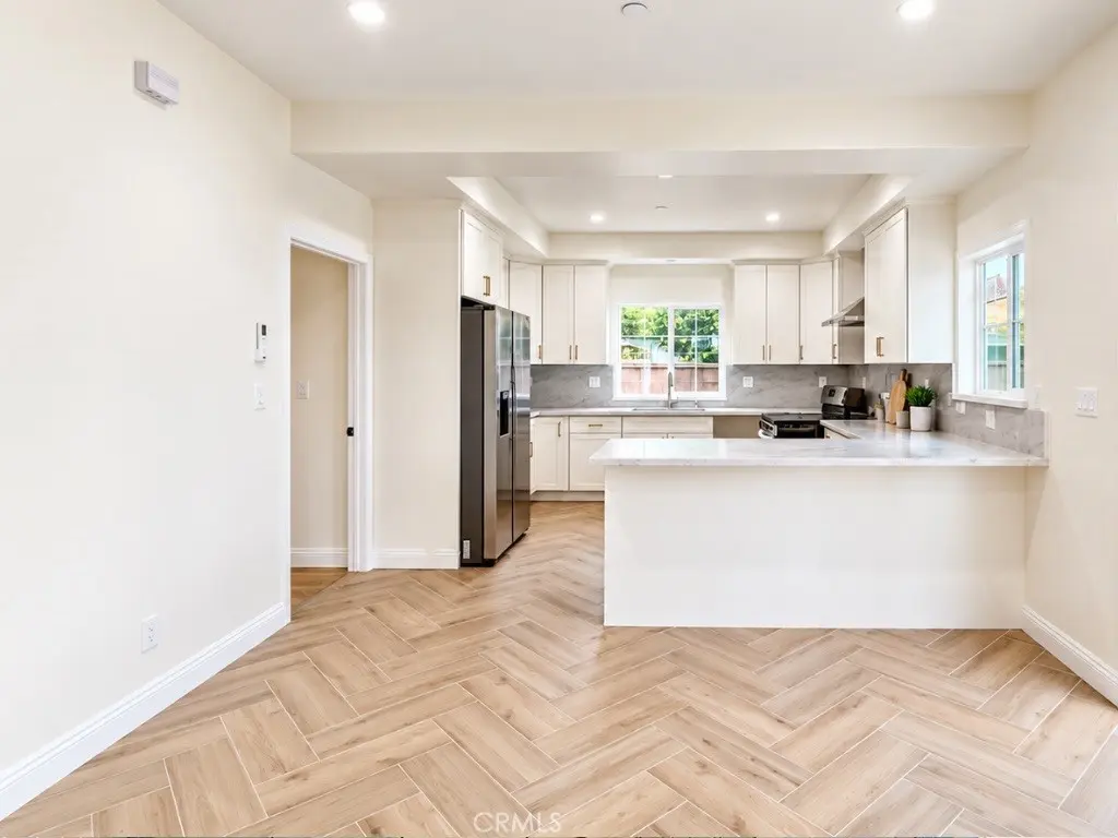 Single Family Residence for rent at 945 Walnut B, San Gabriel, CA featuring 2 beds and 2 baths