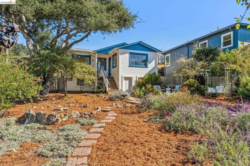 Single Family Residence for sale at 722 Avila Place, El Cerrito, CA featuring 1 bed and 1 bath