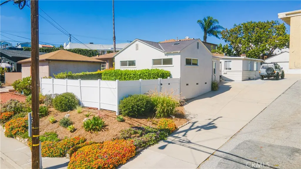 Duplex for rent at 1709 Huntington Lane A, Redondo Beach, CA featuring 2 beds and 1 bath