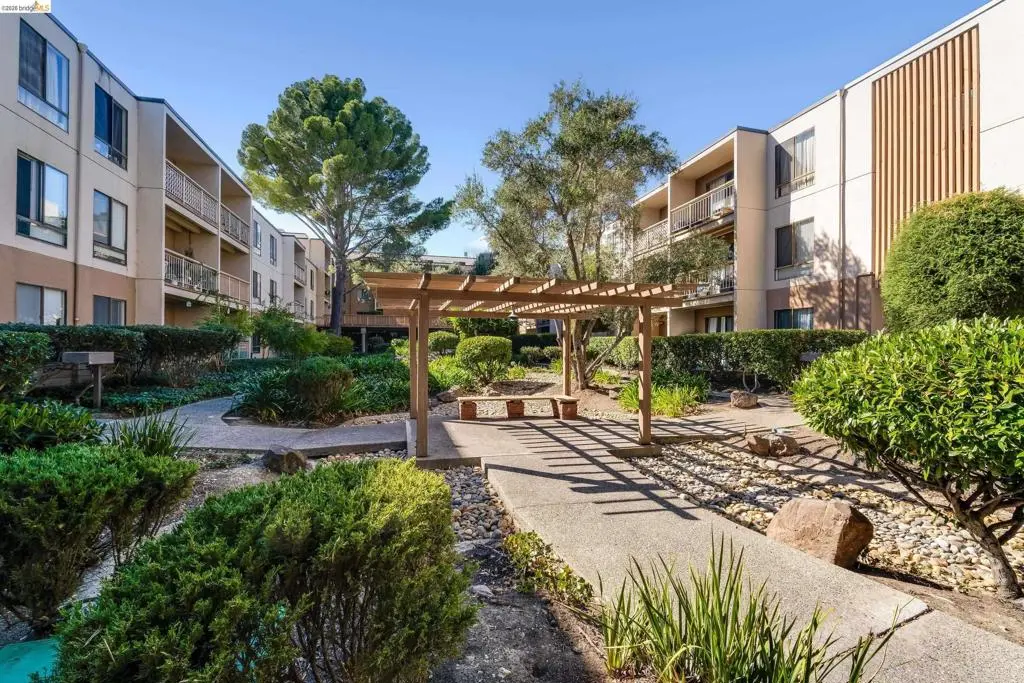 Condominium for sale at 490 N Civic Dr 322, Walnut Creek, CA featuring 1 bed and 1 bath