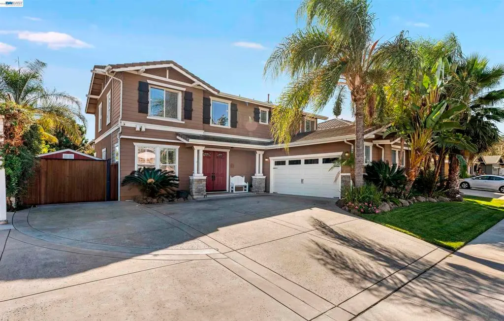 Single Family Residence for sale at 534 Coconut, Brentwood, CA featuring 4 beds and 3 baths