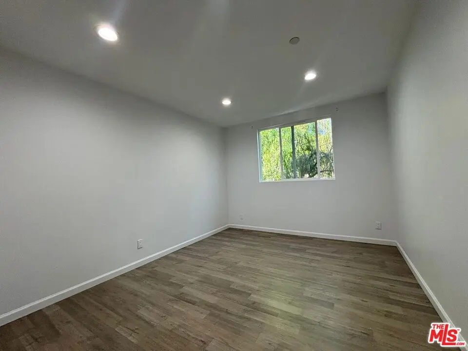 Single Family Residence for rent at 9965 Glencrest Circle, Burbank, CA featuring 2 beds and 1 bath