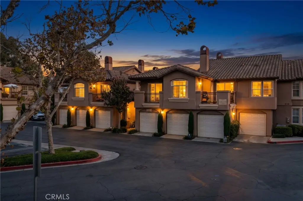 Condominium for sale at 241 Pasto Rico, Rancho Santa Margarita, CA featuring 2 beds and 3 baths
