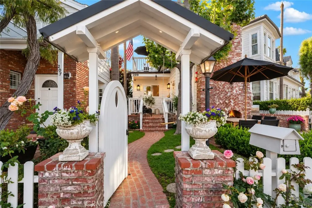 Single Family Residence for sale at 209 Diamond Avenue, Newport Beach, Orange County, CA featuring 3 beds and 3 baths