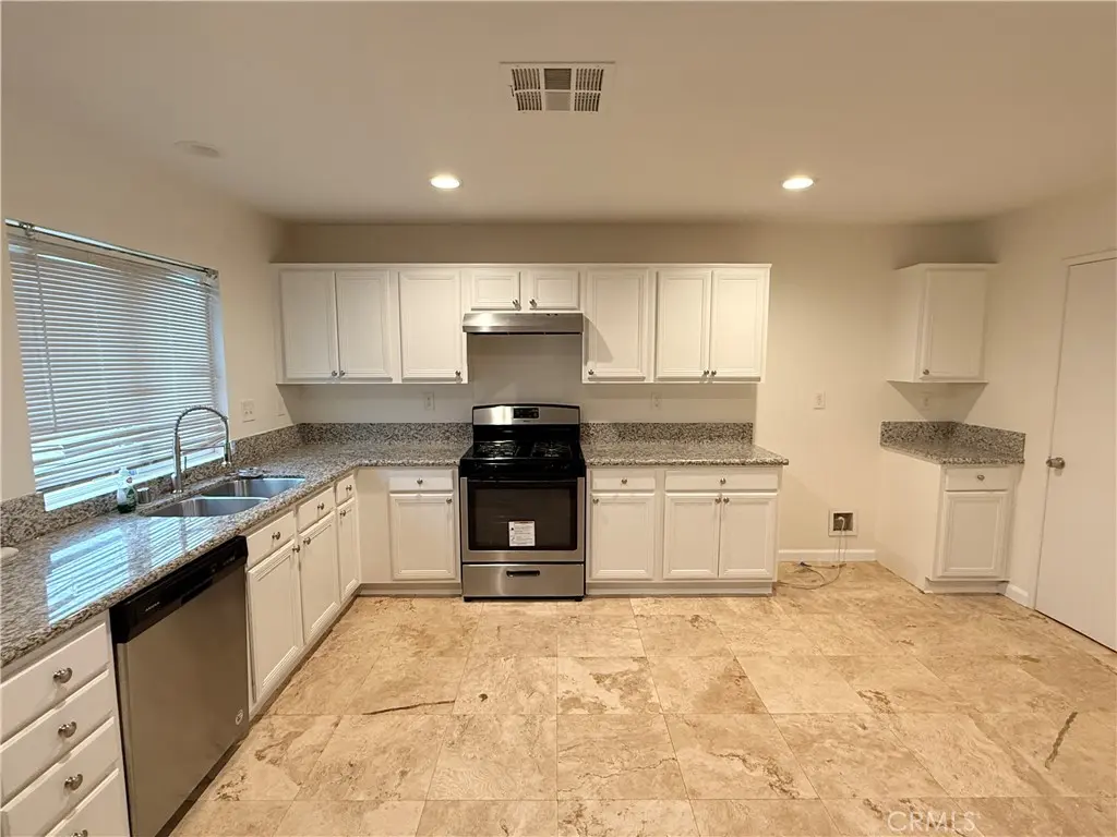 Single Family Residence for rent at 1752 E Ivesbrook, Lancaster, CA featuring 3 beds and 3 baths