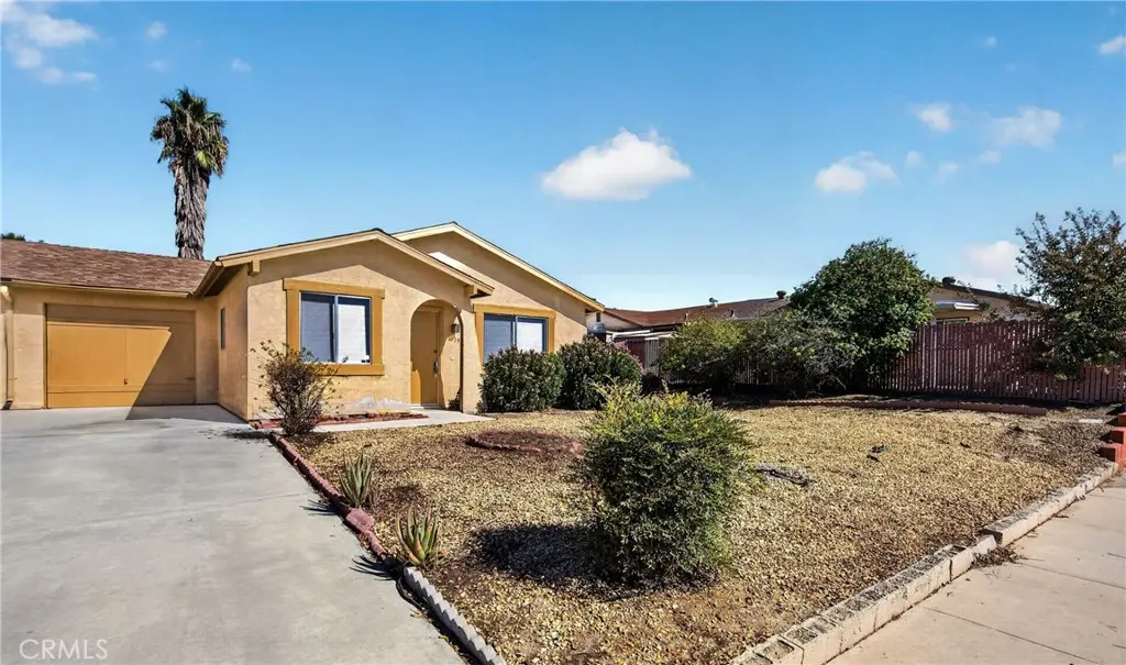 Single Family Residence for sale at 1964 W Oakland Avenue, Hemet, CA featuring 2 beds and 2 baths