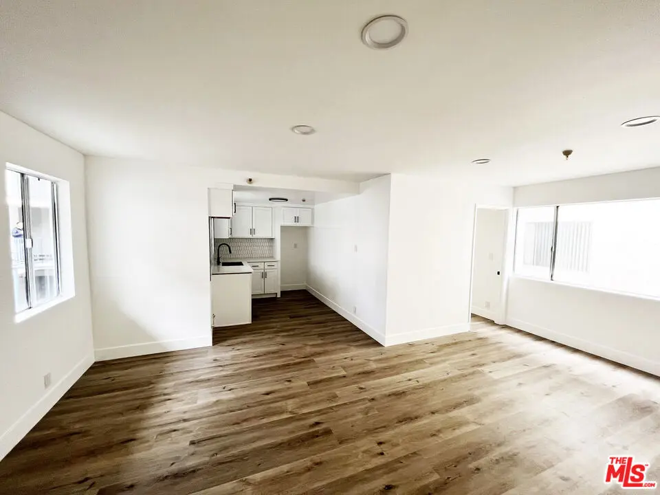Condominium for rent at 11430 Cedar Avenue 6, Hawthorne, CA featuring 2 beds and 1 bath