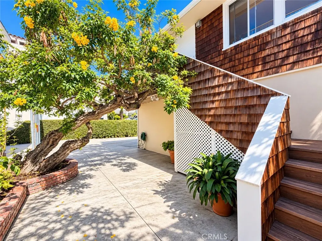 Apartment for rent at 3708 1/2 Ocean Boulevard, Newport Beach, CA featuring 1 bed and 1 bath