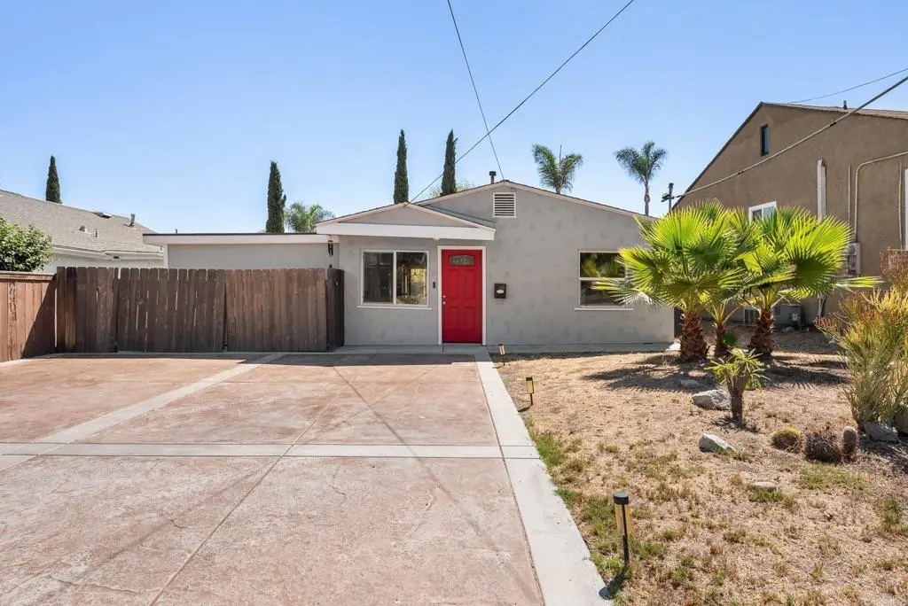 Residential Lease for rent at 905 Grossmont Avenue, El Cajon, San Diego County, CA featuring 2 beds and 2 baths