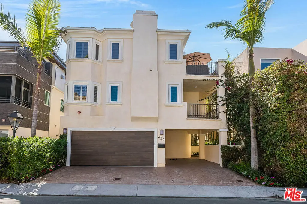 Townhouse for rent at 422 23rd Street, Manhattan Beach, CA featuring 4 beds and 4 baths