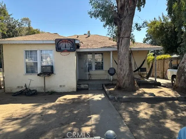 Single Family Residence for sale at 627 Charlana, Bakersfield, CA featuring 2 beds and 1 bath