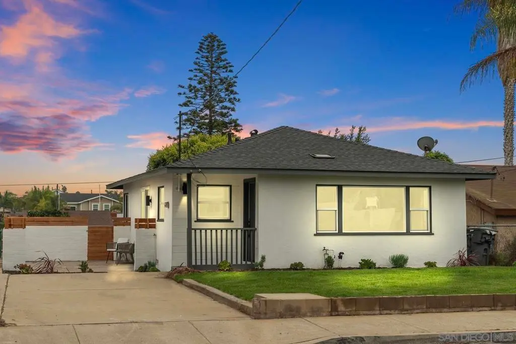 Single Family Residence for sale at 523 8th St., Imperial Beach, CA featuring 2 beds and 1 bath