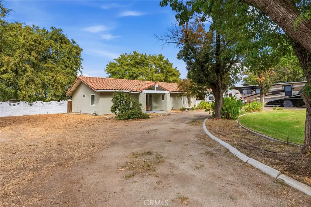 Single Family Residence for sale at 10650 Shellabarger Road, Bakersfield, CA featuring 3 beds and 2 baths
