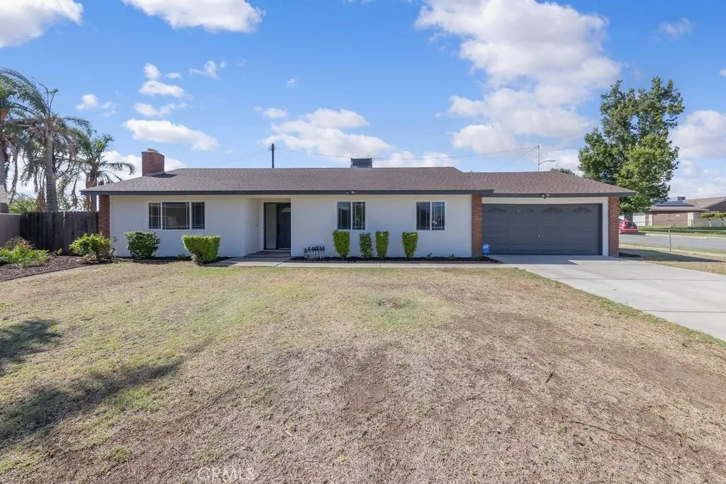 Single Family Residence for sale at 471 W Cromwell, Rialto, CA featuring 3 beds and 2 baths