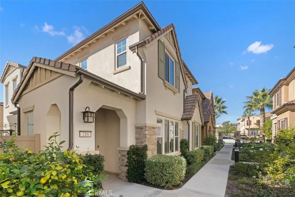 Single Family Residence for rent at 219 Primrose Drive, Lake Forest, CA featuring 4 beds and 3 baths