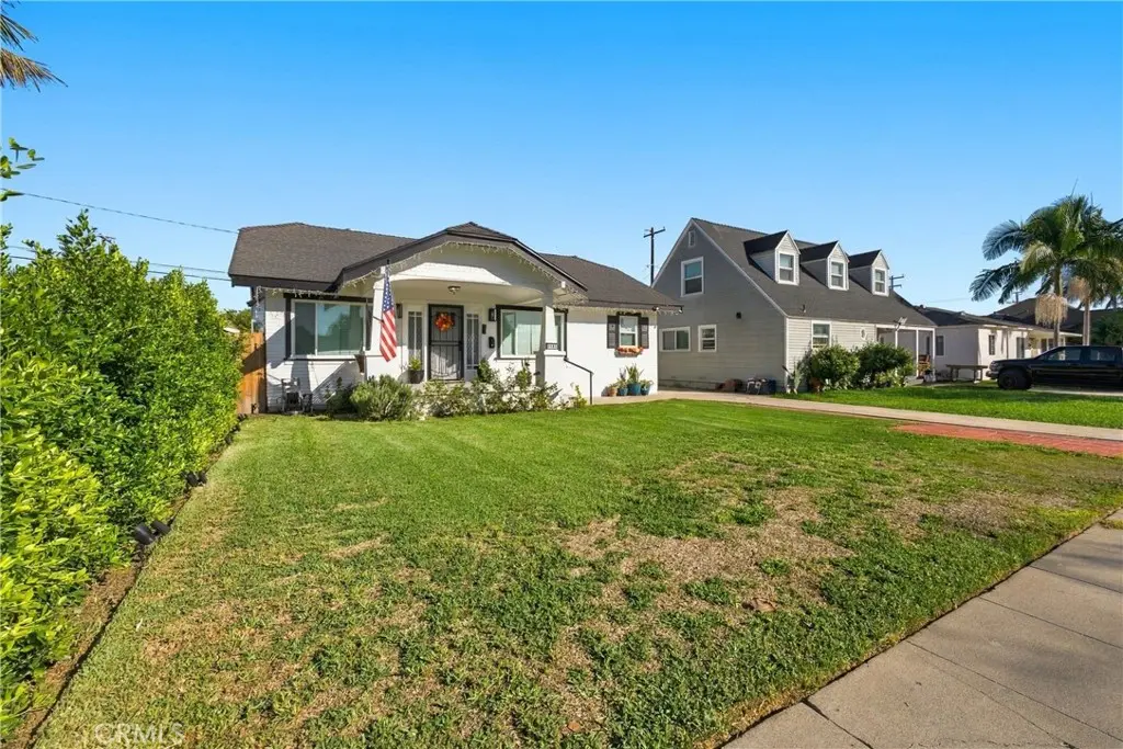 Single Family Residence for sale at 1105 S Hickory, Santa Ana, CA featuring 3 beds and 2 baths