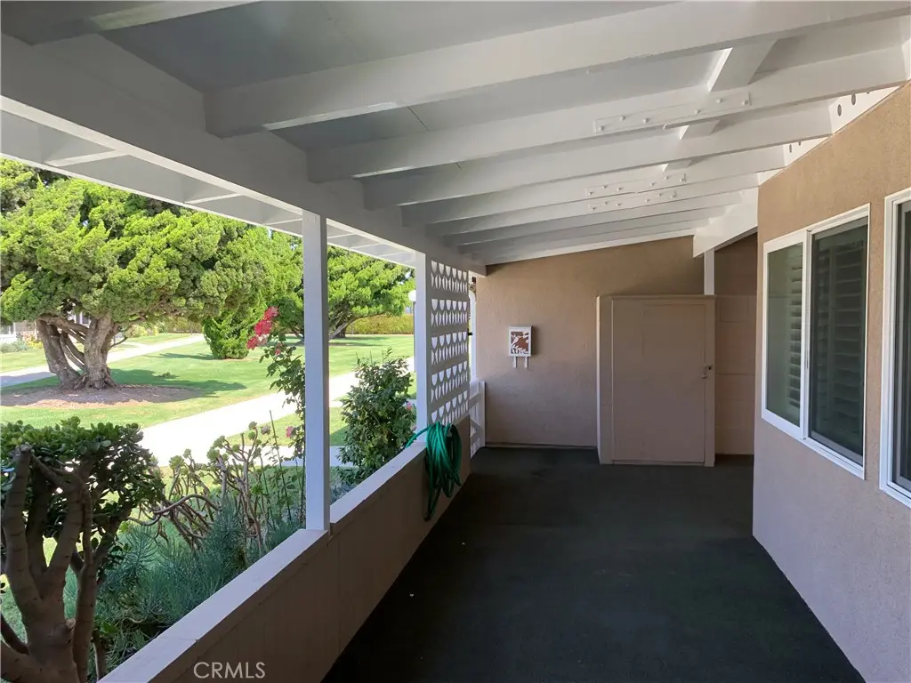 Stock Cooperative for sale at 1541 Homewood Rd., M5-112H, Seal Beach, CA featuring 2 beds and 1 bath