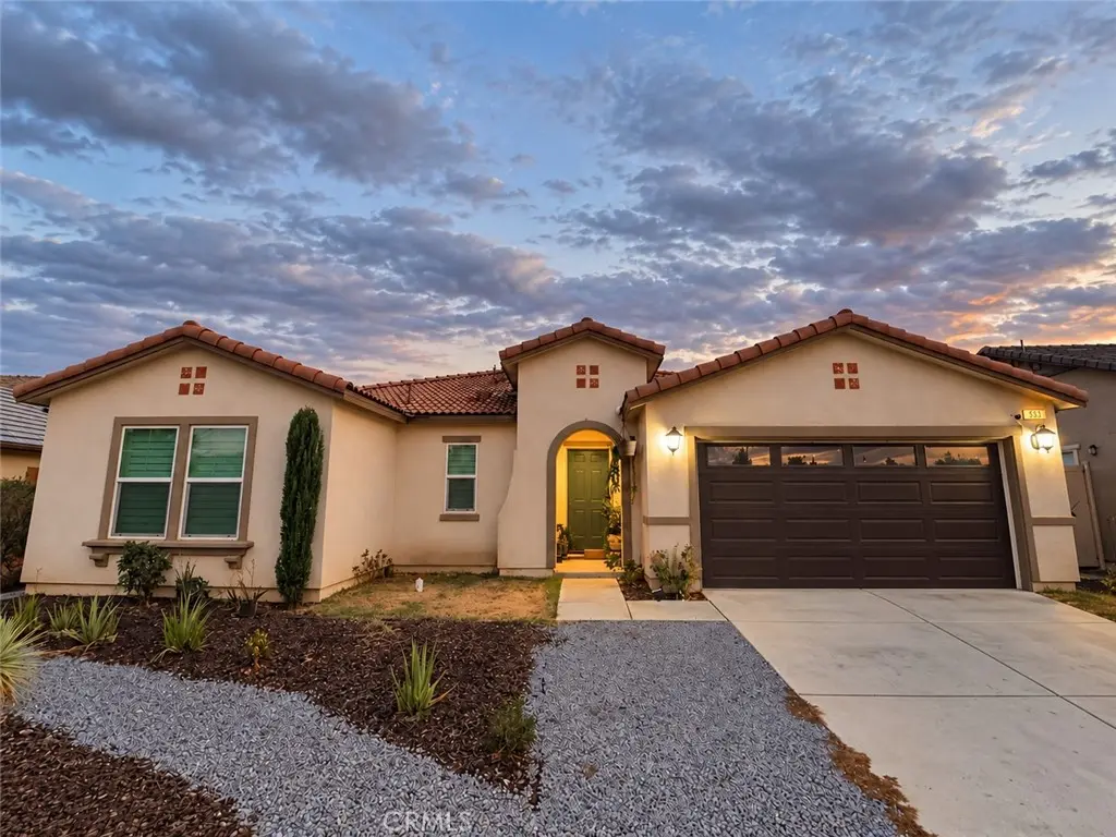 Single Family Residence for sale at 553 Hedgewood, Hemet, CA featuring 3 beds and 2 baths
