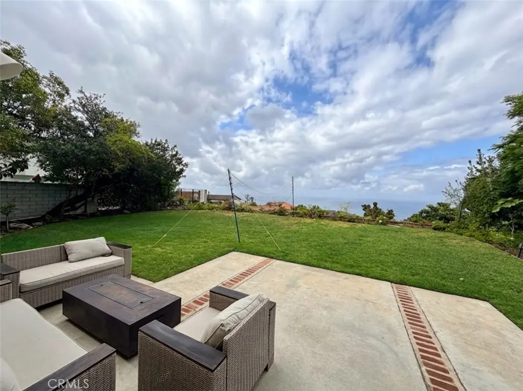 Single Family Residence for rent at 28623 Coveridge, Rancho Palos Verdes, CA featuring 5 beds and 3 baths