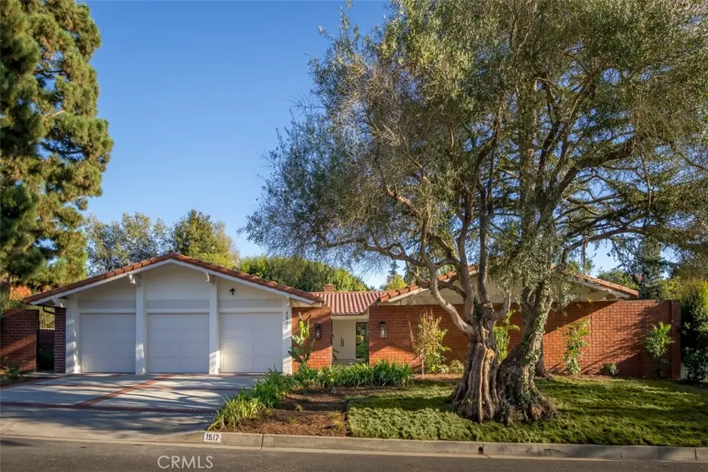 Single Family Residence for sale at 1517 Via Arco, Palos Verdes Estates, CA featuring 4 beds and 5 baths