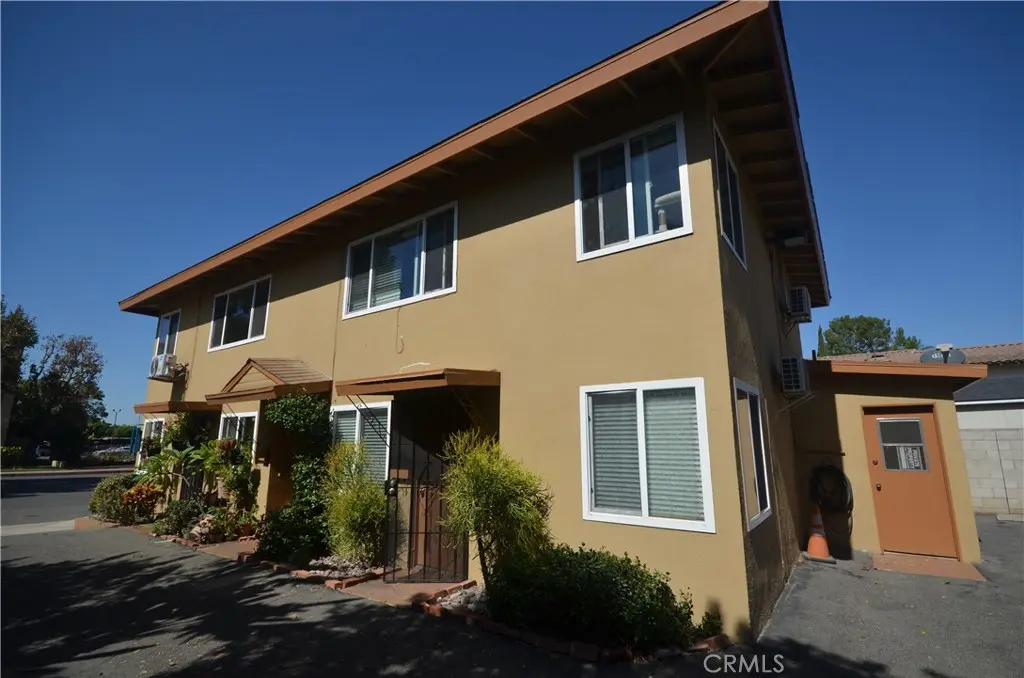 Quadruplex for rent at 647 So. Glassell, Orange, CA featuring 1 bed and 1 bath