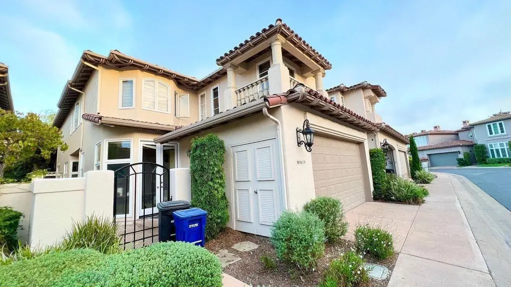 Residential Lease for rent at 9679 Claiborne Square, La Jolla, San Diego County, CA featuring 4 beds and 3 baths