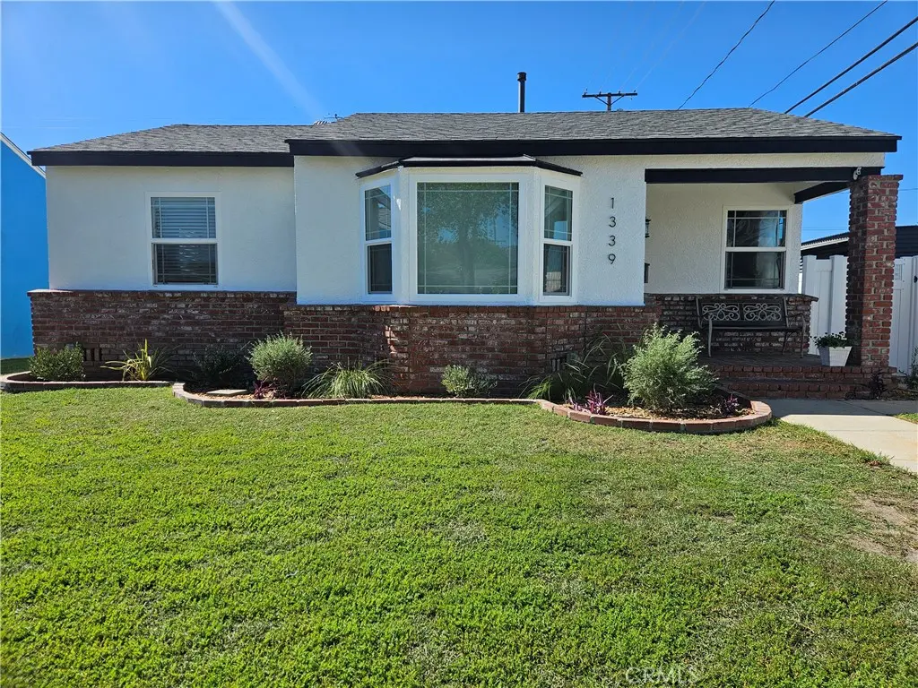 Single Family Residence for sale at 1339 N Kenwood, Burbank, CA featuring 2 beds and 1 bath