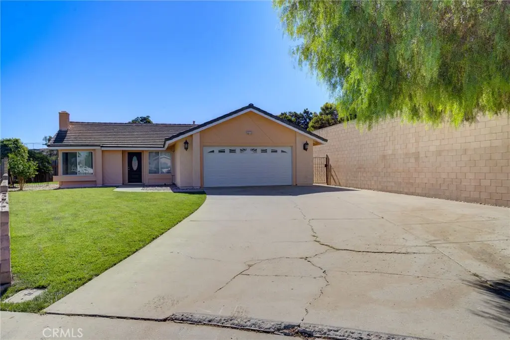 Single Family Residence for sale at 900 Grapevine, Santa Maria, CA featuring 4 beds and 3 baths