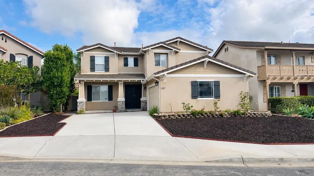 Single Family Residence for rent at 1387 Corte Bagalso, San Marcos, CA featuring 5 beds and 6 baths