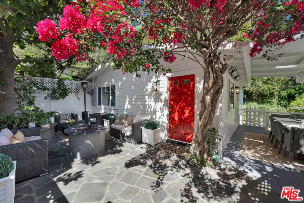 Single Family Residence for sale at 10431 Scenario Lane, Los Angeles, CA featuring 3 beds and 3 baths