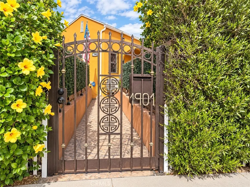 Duplex for sale at 1901 W 64th Street, Los Angeles, CA