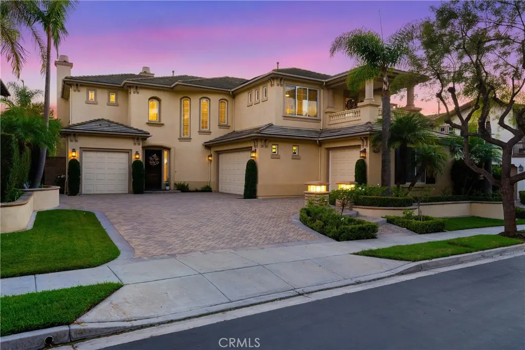 Single Family Residence for sale at 6614 Colina Puesta, San Clemente, CA featuring 6 beds and 6 baths