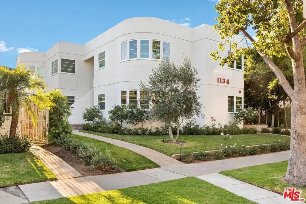 Condominium for rent at 1134 17th Street B, Santa Monica, CA featuring 1 bed and 1 bath