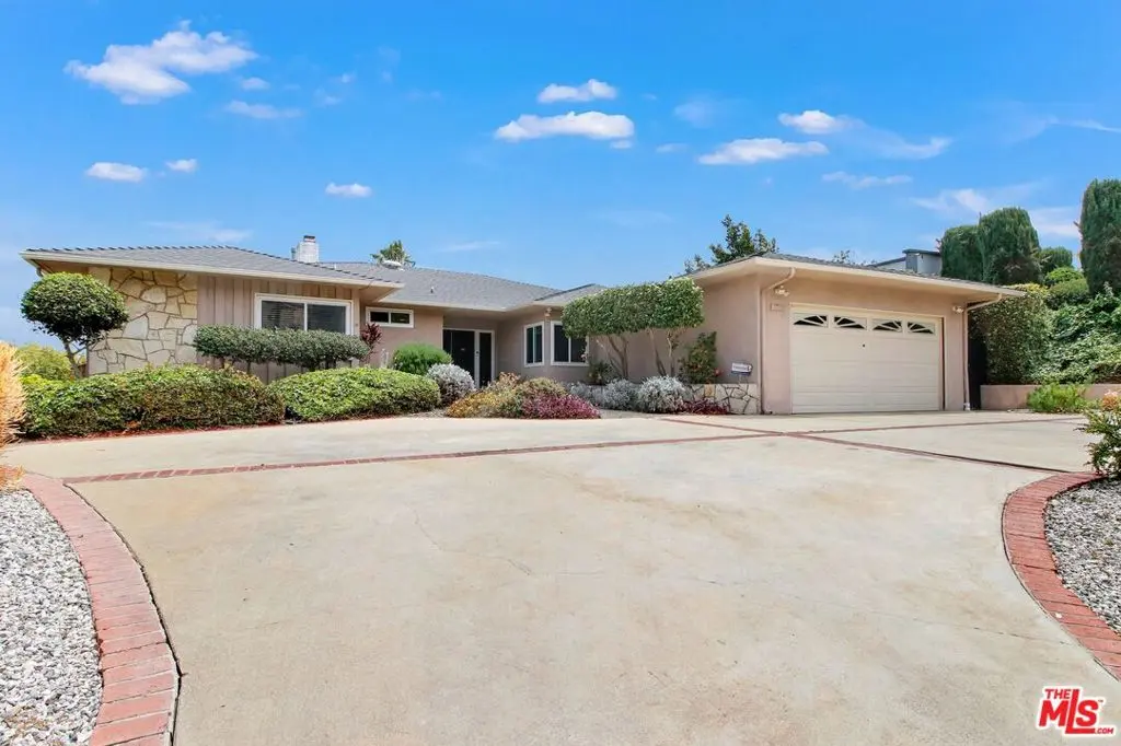 Single Family Residence for sale at 4152 Terraza Drive, Los Angeles, CA featuring 3 beds and 3 baths