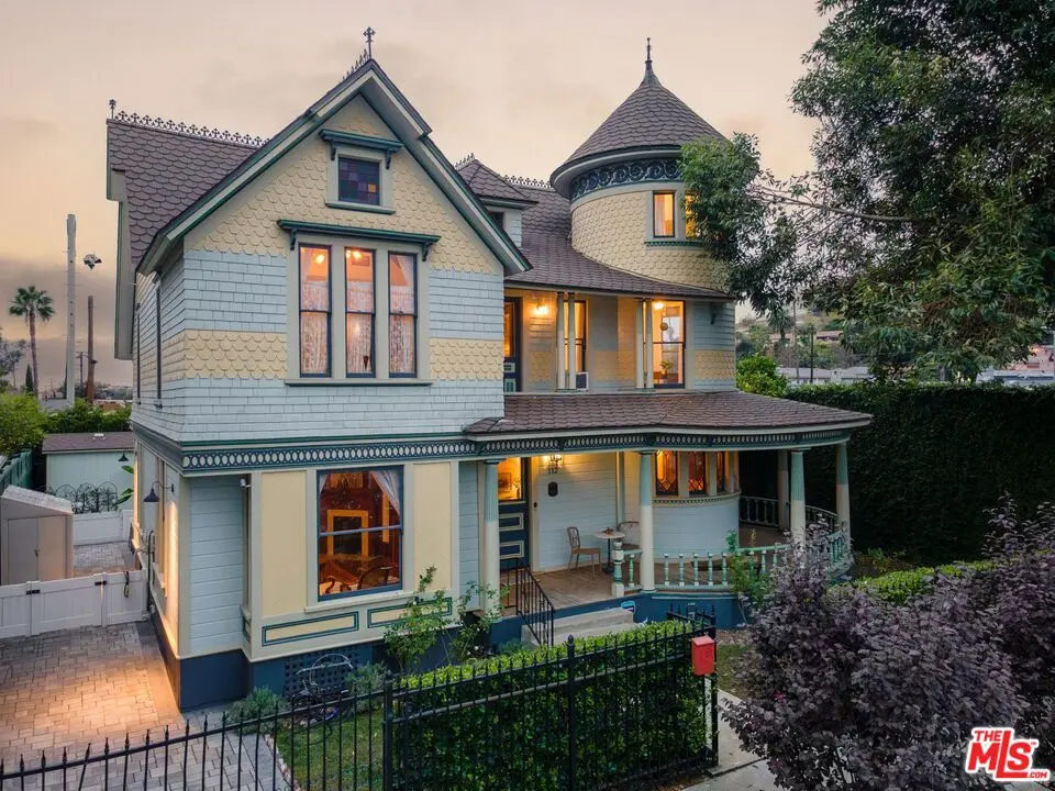 Single Family Residence for sale at 112 E Avenue 41, Los Angeles, CA featuring 6 beds and 4 baths