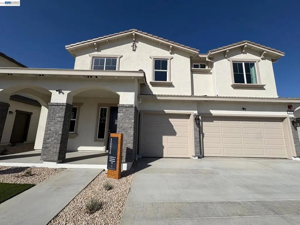 Single Family Residence for sale at 343 Maverick Dr, Vacaville, CA featuring 5 beds and 4 baths