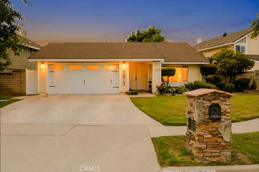 Single Family Residence for sale at 2905 El Paso Ave, Simi Valley, CA featuring 3 beds and 2 baths