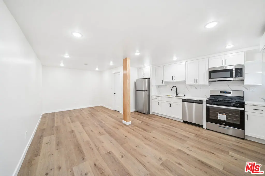 Condominium for rent at 1027 N Gardner Street 1027 1/2, West Hollywood, CA and 1 bath