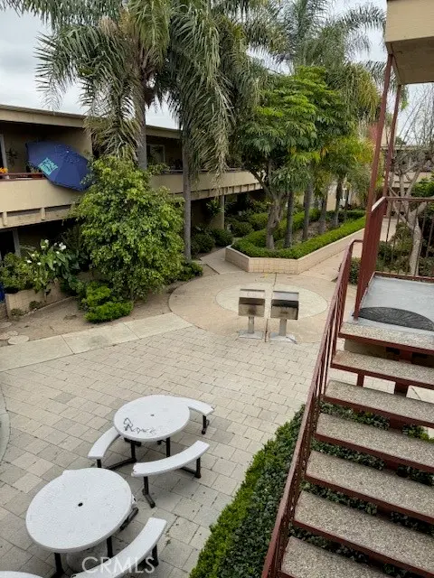 Apartment for rent at 511 E Washington, Santa Ana, CA featuring 2 beds and 1 bath