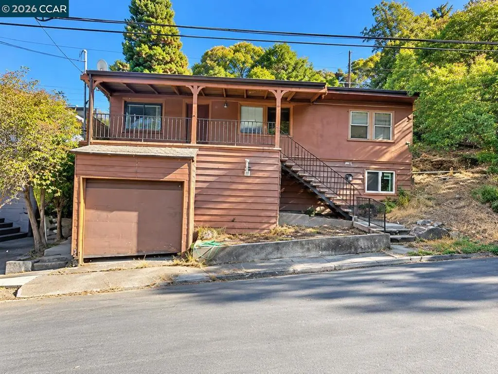 Single Family Residence for sale at 4 Green St, Martinez, CA featuring 3 beds and 2 baths
