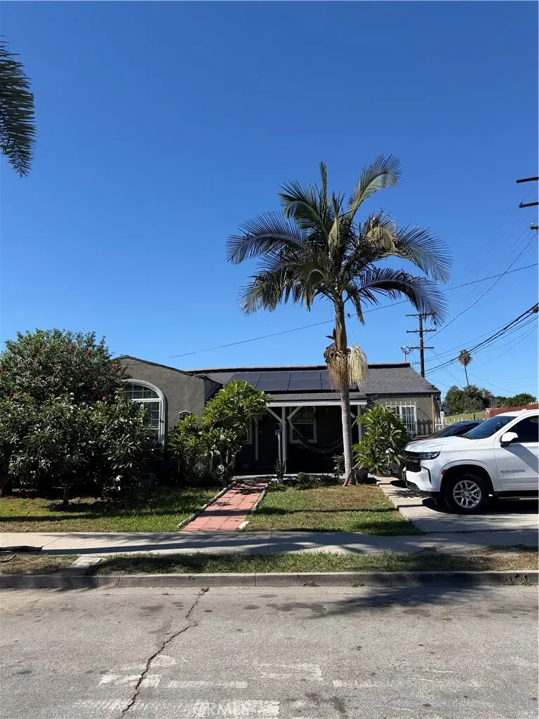 Single Family Residence for sale at 221 N Pearl, Compton, CA featuring 3 beds and 1 bath
