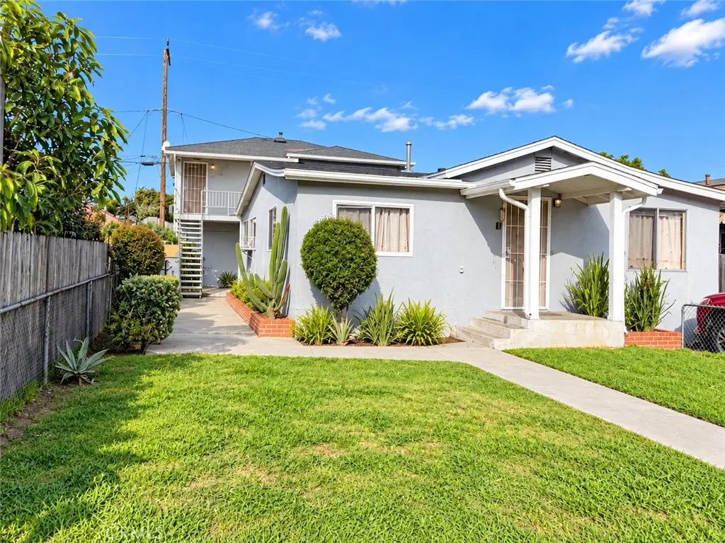 Duplex for rent at 11153 Duncan, Lynwood, CA featuring 2 beds and 1 bath