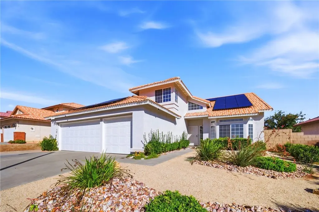Single Family Residence for rent at 3121 Crowne, Palmdale, CA featuring 5 beds and 3 baths