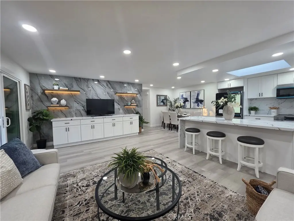 Stock Cooperative for sale at 644 Avenida Sevilla Q, Laguna Woods, CA featuring 2 beds and 2 baths