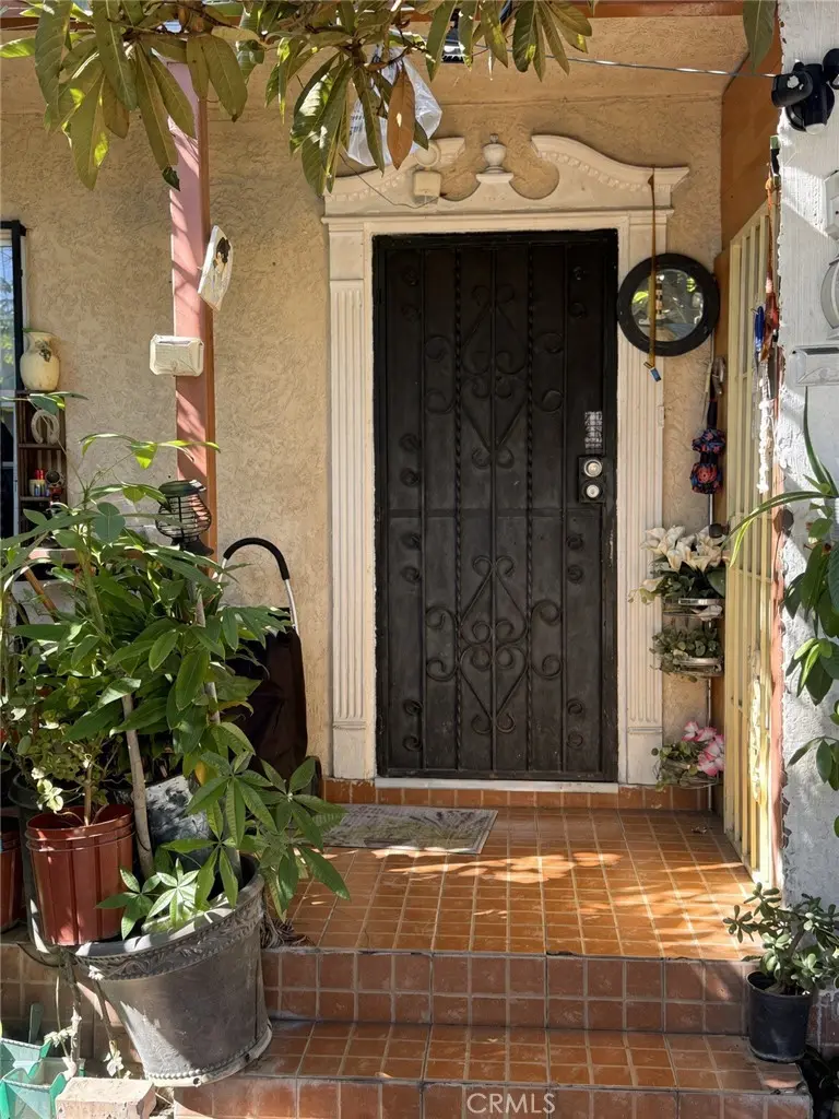 Single Family Residence for sale at 438 E 121st, Los Angeles, CA featuring 2 beds and 1 bath
