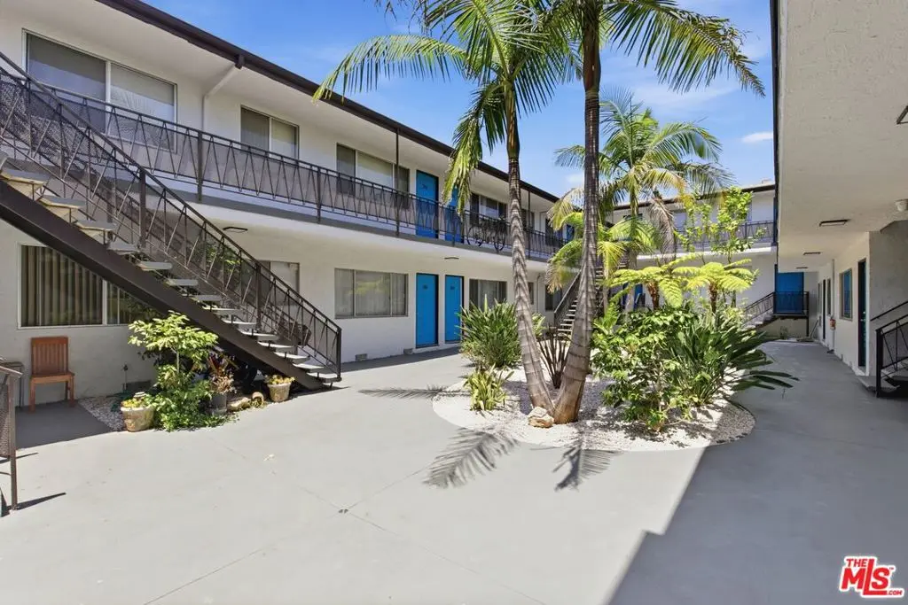 Condominium for rent at 3401 Ocean Park Boulevard 205, Santa Monica, CA featuring 1 bed and 1 bath